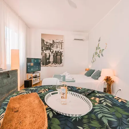 The Tower Retreat - - Santa Lucia (Sardinia)
