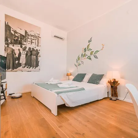 The Tower Retreat - - * Santa Lucia (Sardinia)